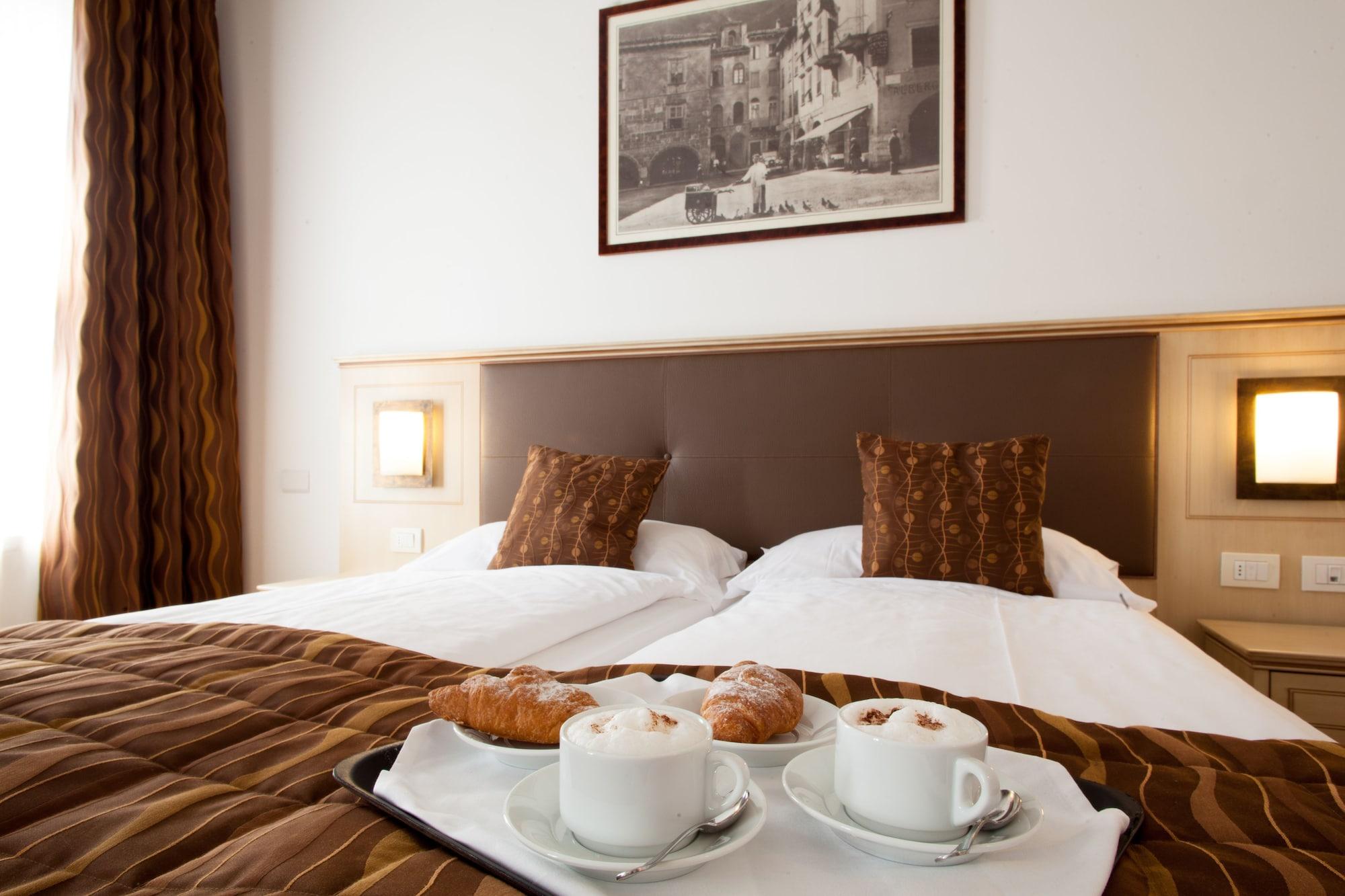 Hotel Portici - Romantik & Wellness ริวาเดลการ์ดา ภายนอก รูปภาพ