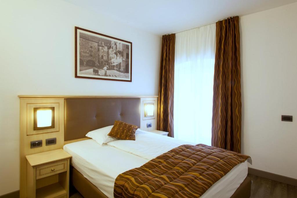 Hotel Portici - Romantik & Wellness ริวาเดลการ์ดา ห้อง รูปภาพ